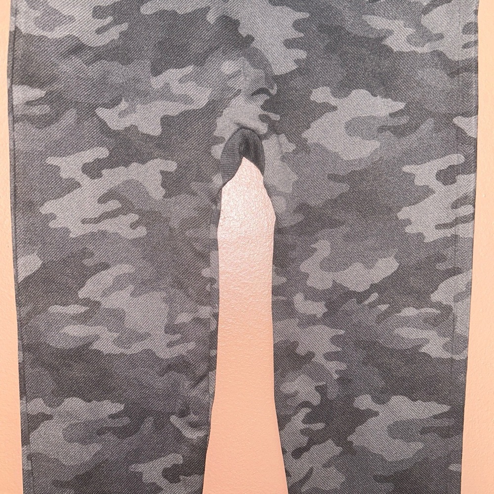 Spanx Leggings Womens Small Green Camo Look At Me Now Seamless High Rise Stretch - Picture 6 of 8